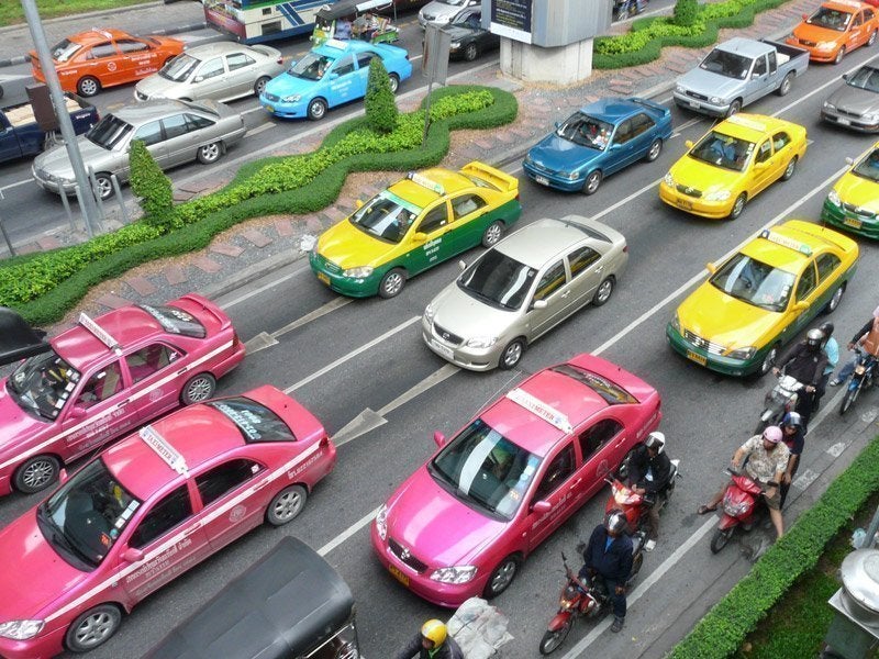 https://cdn.civitatis.com/guias/bangkok/fotos/taxis-bangkok.jpg