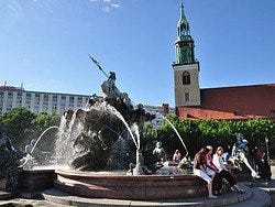Alexanderplatz, Fuente de Neptuno