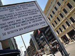 Checkpoint Charlie, entrando al sector americano