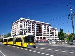 Tranvía surcando Berlín