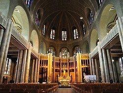 Basilica del Sagrado Corazon, interior