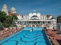 Balneario Gellert, piscina exterior