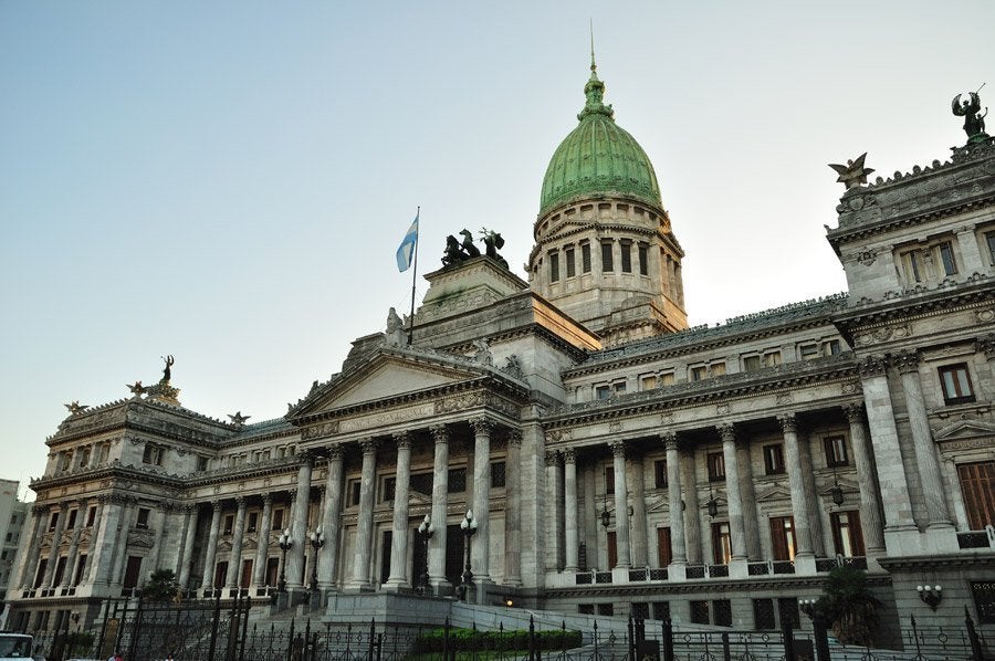 https://cdn.civitatis.com/guias/buenosaires/fotos/palacio-congreso-argentina.jpg