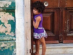 Niña en las calles de San Telmo
