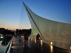 Puente de la Mujer al anochecer