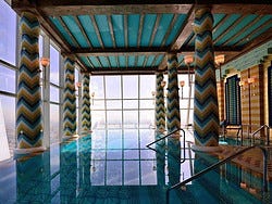 Burj Al Arab, piscina interior