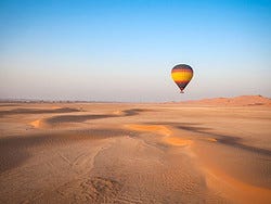 Paseo en globo por el desierto de Al Ain