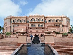 Abu Dhabi, Hotel Emirates Palace