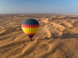 Paseo en globo por el desierto de Dubai