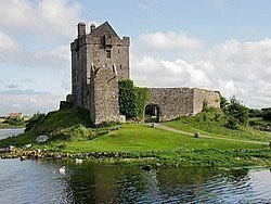 Castillo Dunguaire