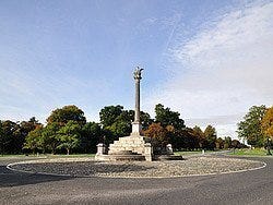 Phoenix Park, columna del Ave Fénix