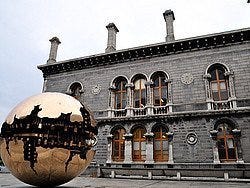 Trinity College, Esfera dentro de una Esfera