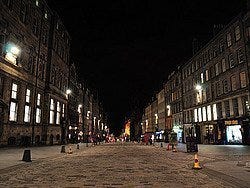 Royal Mile al caer la noche