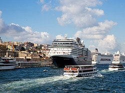 Cruceros atracados en Estambul