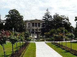 Palacio Dolmabahçe, jardines