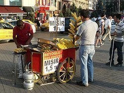 Puesto de mazorcas de maiz