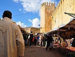 Tiempo en Fez, recorriendo el mercado en enero