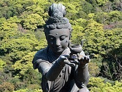 Estatua en el monte Ngong Ping