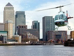Helicóptero junto a Canary Wharf
