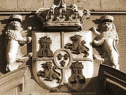 Escudo en el Palacio de los Consejos