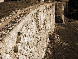 Restos de la muralla medieval de Madrid