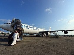 Avión de Sri Lankan aterrizando en Malé