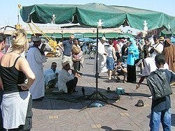 Encantadores de serpientes en Jamaa el Fna