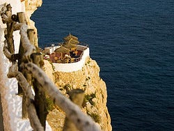 Salir de fiesta en Menorca, Cuevas Xoroi