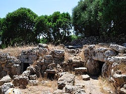 Talatí de Dalt, cuevas