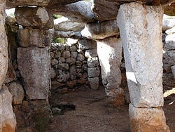 Torre d'en Galmés, Sala hipóstila