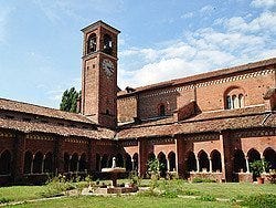 Abadia Chiaravalle, claustro