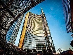 Piazza Gae Aulenti, Torre Unicredit