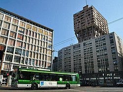 Autobús en Milán, Torre Velasca