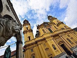 Odeonsplatz y Theatinerkirche