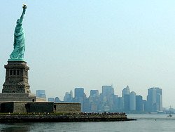 Estatua de la Libertad y el bajo Manhattan