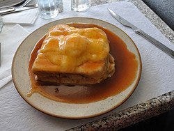 Francesinha, plato típico de Oporto