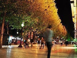 Campos Elíseos por la noche