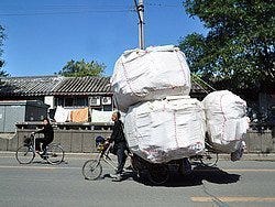 ¿Llevándose la casa en una bici?