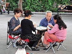 Jugando a las cartas en el Parque Beihai