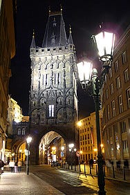 Torre de Praga iluminada