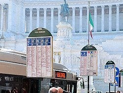 Autobuses en Roma, parada de autobús