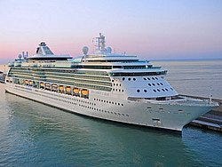 Cruzeiro atracado no Porto de Civitavecchia