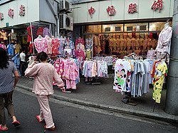 Eligiendo su futuro pijama de calle