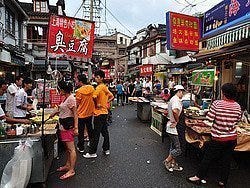 Puestos de comida junto al Jardín Yuyuan