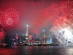 Disfrutando de los fuegos artificiales en Shanghái