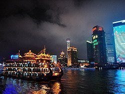 Paseando en barco por el Río Huangpu