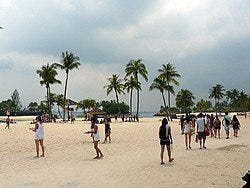 Siloso Beach, la playa más animada de Singapur