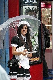 Maid Cafe Akihabara, chica repartiendo publicidad