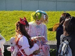 Chicas Harajuku vestidas para la ocasión