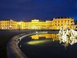 Palacio Schönbrunn al anochecer